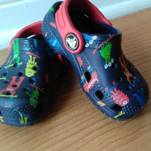 Little Boys Monster Graphic Crocs - Picture 1 of 6